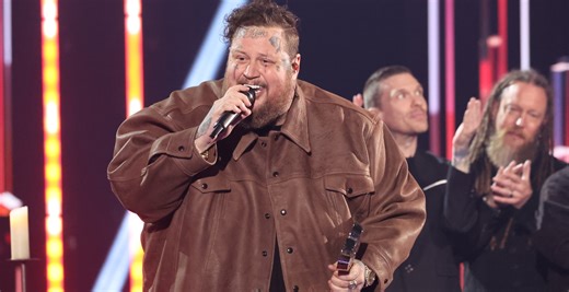 Jelly Roll Visits His Former High School And Has A Big Surprise For The Band