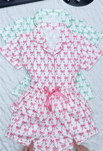 Bow print pajamas but make it cute & comfy 💕 #pajamaset #sleepwearfashion #bowprint #tiktokshopcreatorpicks #tiktokshopspringglowup