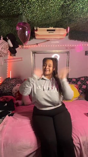 Des on Instagram: "Happy Wednesday Bus Bestie 💖 #buslife #busconversion"