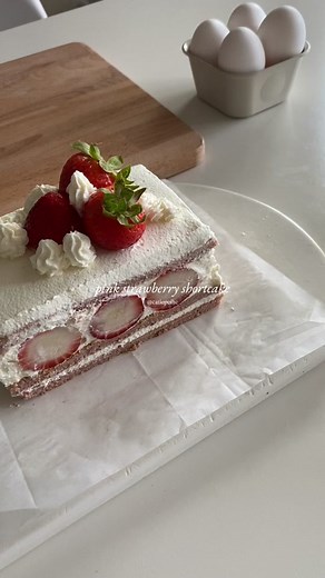 Delicious Strawberry Summer Cake Recipe