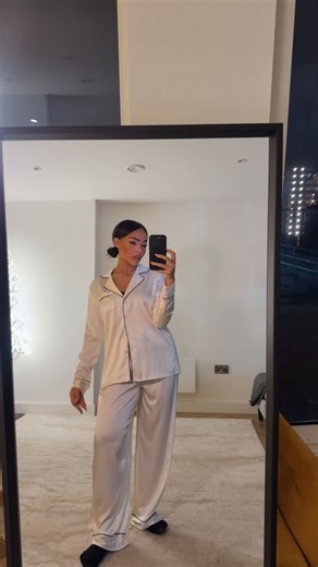 𝐁𝐄𝐂𝐊𝐘 on Instagram: "Get merry with me 😆🎄🤍"