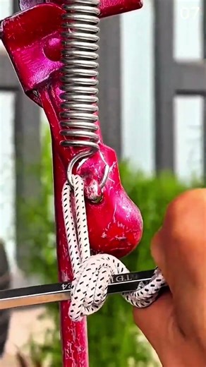 Clamping the metal rod using strong red spring clamps.