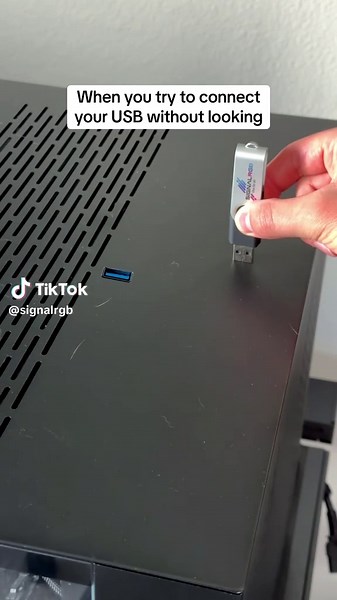 Connecting a USB without looking = impossible #pcgaming #signalrgb #pcgamer #gaming #pcsetup #pcbuild #gamer