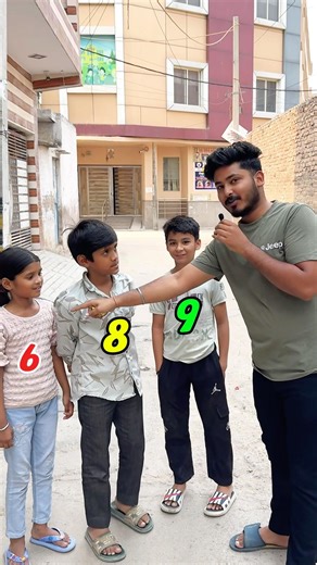 Guess Karo Mere Haath Mein Kitni Candies 🍬 | Jeeto Full Box 😱 #ytshorts #shorts #guesschallange