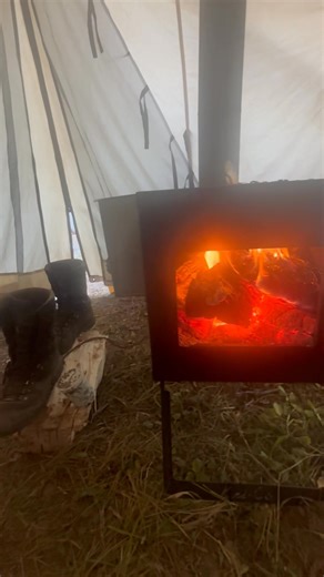 One of the best things about fall 🍁🔥 🤗 #cozy #falltime #falltimevibes #woodstove #huntingcamp #huntingcamplife #goodtimes #triptoremember #remotecamping #wilderness | Yellowstone Outfitters