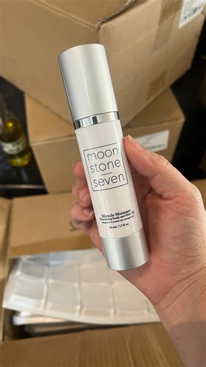 the hair plop & satin sleeper on Instagram: "#holidayhairstyle #wavyhairstyleinspo #holidayhairinspo #wavyhairstyling #wavyhairstyle"