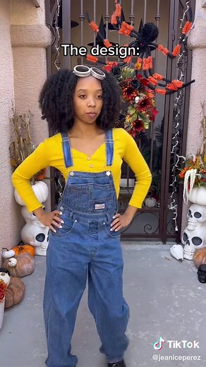 Cute Last-Minute Minions Costume for Mother and Daughter Fun!