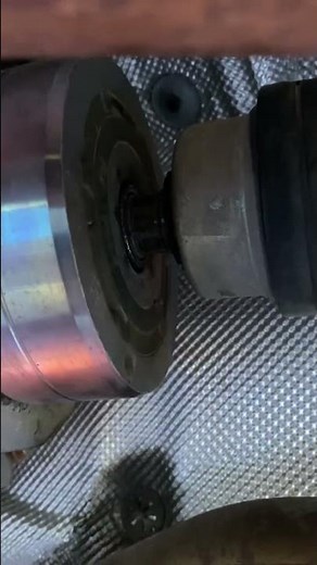 Porsche Macan how to open driveshaft￼