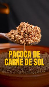 PAÇOCA de CARNE de SOL! 🤟🏼 PRATO tradicional da culinária indígena e nas comitivas de gado do Pantanal e Nordeste do Brasil. 😃 Prático, nutritivo e de fácil transporte, é uma delicia e sempre foi ideal pras longas viagens de trabalho dos nossos boiadeiros! Sapeca ai: 500g de carne de sol 250g de farinha de mandioca 5 dentes de alho 1 cebola roxa grande banha de porco pimenta da minha vó ❤️ | Bruno Xavier