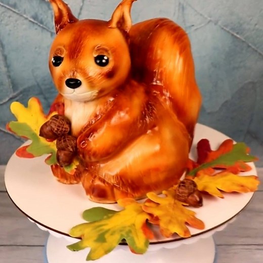 The most adorable cake we've ever seen, a squirrel cake! 🐿😍 By: annakaralkina | MetDaan Cakes