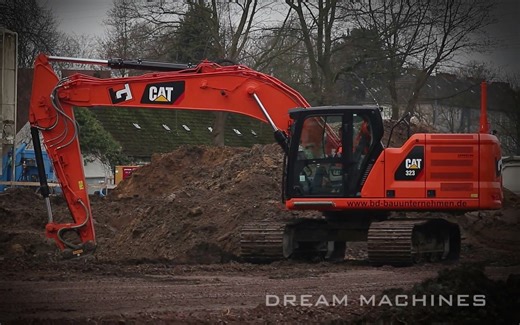 【DREAM MACHINES】(德国/汉堡)卡特彼勒Caterpillar 323 挖掘机 vs D25D 自卸车