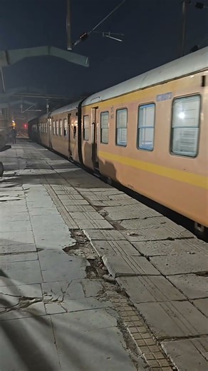 DMU (DIESEL MULTIPLE UNIT) TRAIN