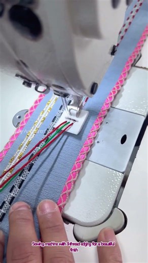 Sewing machine with 3-thread edging for a beautiful finish