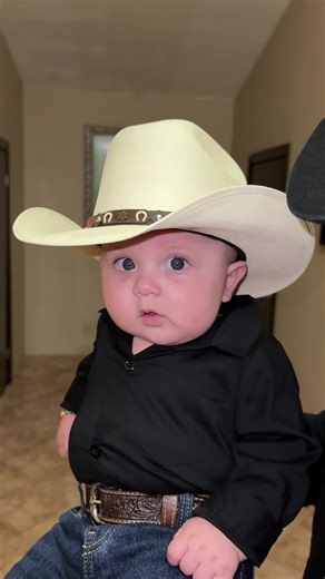 Bebés vaqueros llenos de amor y ternura