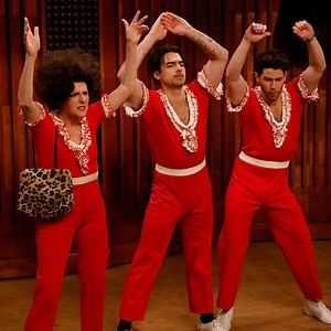 Jonas Brothers Twin With Molly Shannon's Sally O'Malley on SNL
