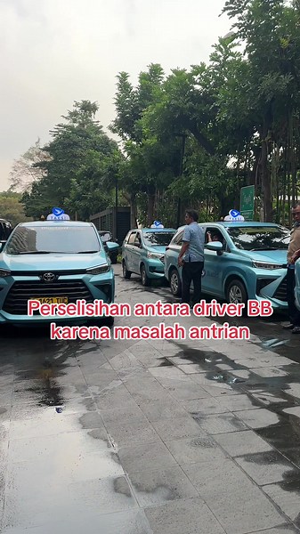 Perselisihan Driver BlueBird di Blok M: Siapa Duluan Masuk Antrian?