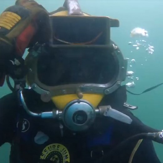 7.6K views · 114 reactions | Diving into the depths and welding in an underwater world is no easy feat!  We salute the passion and dedication of all the underwater welders who take on the challenges of water currents, instability, and commercial diving all while welding all while welding. Your skills and resilience deserve a standing ovation! ✨ #UnderwaterWelders #WeldingLife #WeldeingSchool #WeldingTraining onlysidiq5 | Welding Career Now | Facebook