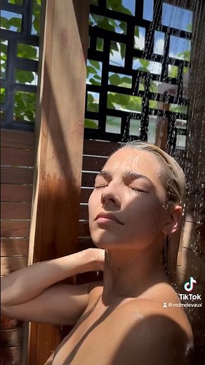 Outdoor shower in the garden with Ra☀️𓂀
