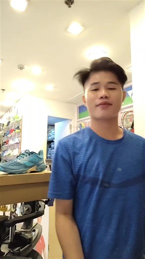 👟🏸 Comfort. Stability. Power Cushion. Kung hanap mo ang badminton shoes na kaya ang long games at mabilisang galaw, Yonex Cascade Drive 3rd Generation ang sagot. ✔ With Power Cushion Technology ✔ Stable footwork with ankle support ✔ Comfortable kahit matagal sa court 🎨 Available Colors: • Black / Gray • Peacock Blue 💰 ₱8,495 pesos only 📍 Visit us at: Yonex Glorietta 2nd Floor, Glorietta 3 Ayala Center, Makati City 📩 For inquiries: Kindly DM us or chat/call thru Viber: 0968 546 4253 We are 