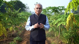 Dr. Rajiv Kumar, Vice-Chairperson of the Niti Aayog joins us as a farmer who talks about his mission towards reforming the Indian agriculture practices through the introduction of Natural Farming. He highlights how this method can not only help us solve, but reverse climate change and in turn, empower a new generation of climate warriors. | TEDxGateway