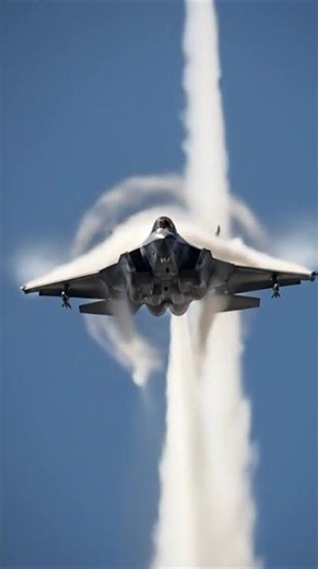 A fighter jet crashes sound barrier #shortvideo #fighterjet