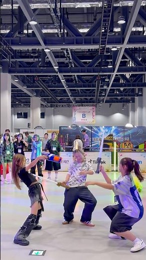 꼼짝마! 혼난다! #춤추는곰돌 #춤추는곰돌의랜덤댄스 #dance #kpop #kpop #afstarz #music #challenge #챌린지 #댄스 #3초 #서울 #코엑스몰