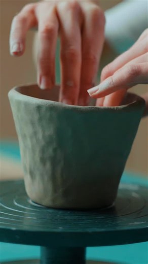 Young V&A on Instagram: "Crafting with clay 🪴 Fancy having a go at making your own plant pot? In this beginner-friendly pottery tutorial, learn how to make a pinch pot (AKA thumb pot) from start to finish, using simple clay and basic tools. Click the link in the bio to follow along step-by-step as artist Charlie Brookes and watch the full video on Mused. Mused is a website aimed at 10-15 year-olds with quizzes, fun facts, articles, videos, challenges, and much more! It is a perfect place to fee