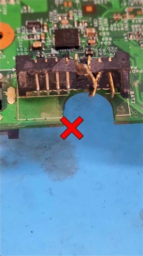 Laptop Battery Connector Remove Easyle #shorts #repair #laptoprepair #electrical #diy #gadgetrepair