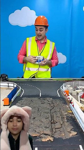 The truck got stuck and became dirty‼️