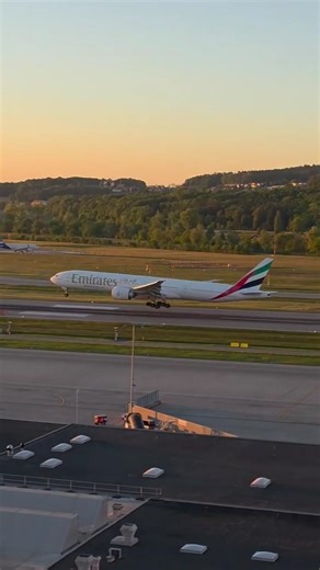 Emirates EK Boeing 777 Amazing Landing Shot | Golden Hour Emirates B777 Arrival at Zurich Airport