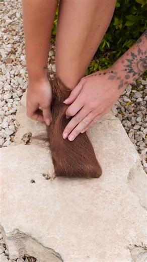 صنادل مصنوعة من لحاء النخيل - فريدة للغاية! 🌴 #diy #natural #fashionable #sustainable #fyp