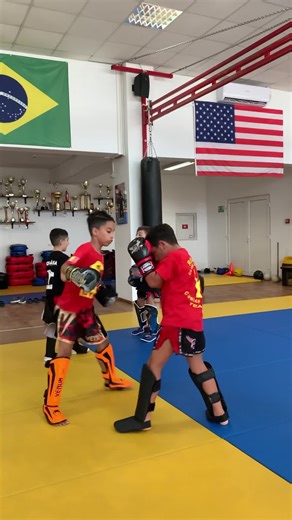 284K views · 4K reactions | 拾拾 Back to kickboxing ❣️ ‼️In urma cererilor mari din partea dvs, am dat start inscrierilor la grupa de kickboxing copii  ✅ Grupa de initiere Luni si Miercuri de la ora 16:00 ✅Grupa de avanasati 六Marti si Joi de la ora 16:00 ✅Adresa: Sala Polivalenta, etaj 1, Bucuresti | Clubul Sportiv Ciprian Sora | Facebook