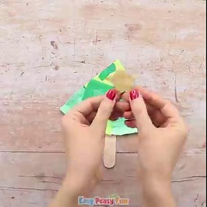 Christmas Tree Craft from Tissue Paper and Paper Plate https://www.easypeasyandfun.com/tissue-paper-christmas-tree-paper-plate-craft/ | Easy Peasy and Fun
