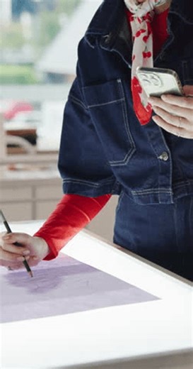 clip-3992650249-hands-phone-photograph-woman-illustrator-office-design