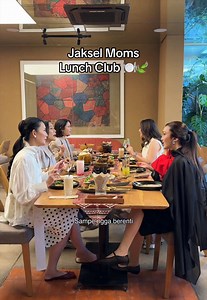 There’s always an excuse for jaksel moms to gather around good food 😛🍢🍚 Nggak heran kl @Aruma Restaurant jadi tempat favorit orang-orang buat family gatherings, catch up bareng temen, sampe intimate celebrations. 🫶🏼🌿 #jaksel #jakselmom #jaksellifestyle #aruma #arumaampera