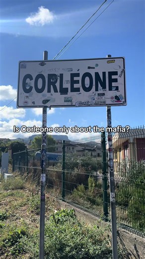 Is Corleone in Sicily only about the mafia? 🤔 There’s much more to this small Sicilian town. 🌿 Surrounded by wild, beautiful nature. 🏛️ Full of centuries-old history and traditions. 💪 Home to proud and courageous people. 📍 With unforgettable panoramic viewpoints. ⚖️ Marked by a dramatic mafia past and by the fight against it. Don’t miss the Museo Anti Mafia, where stories of resistance and justice come to life. Walk Corleone’s streets with a guide and you’ll see this town in a very differen