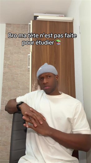 Exploring Lassi and Money in Conakry, Guinea