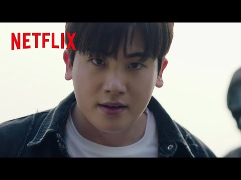狂人化した人間が詰め込まれたコンテナからセボム（ハン・ヒョジュ）を助け出すイヒョン（パク・ヒョンシク）| HAPPINESS/ハピネス | Netflix Japan