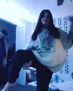 Girl accidentally farting in room 🤣 💨 #shorts