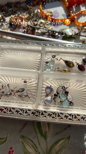 Our deadline for pylon objections has passed but you can still go to StopThePylons.Object.Now if you have two spare minutes and want to add your voice. I’m so glad that it’s over for now and we can pick up our lives again… for a while anyway. Not sure when round 2 will start 😭 In the meantime, gorgeous earrings to sparkle in late sunshine 🥰 Sterling Silver Oval Rainbow Moonstone/Labradorite & FW Pearls £20 Sterling Silver Marquise/Navette Rainbow Moonstone/Labradorite £15 Sterling Silver Rainb