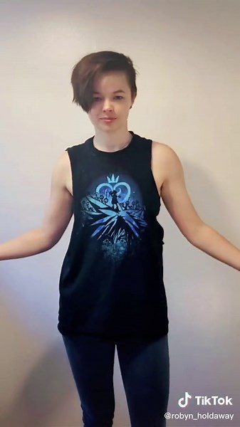 Style Hacks for a Flatter Chest Without a Binder