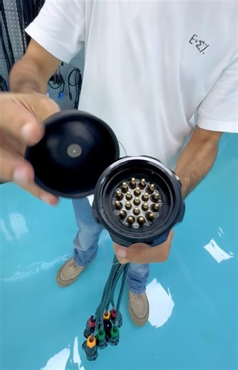 Cecopox 6-in-1 Power Distribution Cable 🔌 6 Channels | 16A Male to Female Ideal for stage, event, and LED screen setups! 🔥 Durable build – Reliable connections ✅ Compact solution for cleaner wiring 📦 Available in stock — Message us for pricing! كابل Cecopox توزيع طاقة 6 في 1 🔌 6 مخارج | 16 أمبير (ذكر إلى أنثى) مثالي لعروض المسرح، الفعاليات، وشاشات LED 🔥 متين وآمن – توصيل ثابت بدون مشاكل ✅ تصميم مدمج لتوفير المساحة وتنظيم الكابلات 📦 متوفر الآن — راسلنا للسعر والعرض الخاص! WhatsApp:008613533