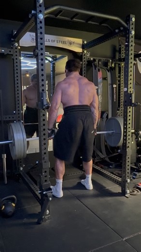 André Vaillant | Online Coach on Instagram: "I used to do this complex a lot when I was building my base! It can get brutal but it definitely help develop the power and thickness 🤝🏼 . . #bodybuilding #powerlifting #strength #workout #barbell #fyp #backday #goals #lifting #fitfam"