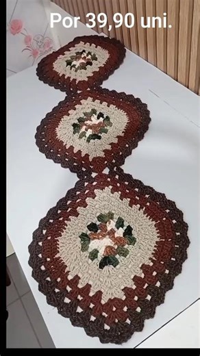 Collection of mini table runners, leaf pattern, by Loren #crochet #crochettablerunner #tablesetting
