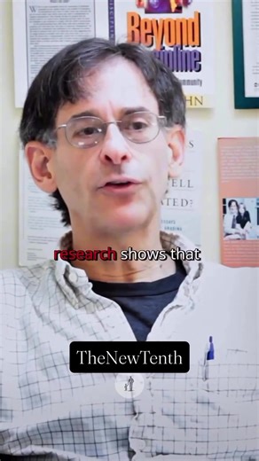 The influence of grades on students�’ learning: grades do not facilitate learning; rather, they influence performance. Alfie Kohn has emphasized this point for decades: when educational progress is reduced to points, letter grades, and rankings, students tend to focus on the scoreboard rather than the subject matter. Kohn's primary argument—highlighted in this discussion—is that grades function as a �carrot-and-stick� system. Such a system can: - Diminish intrinsic motivation (�I enjoy learning�