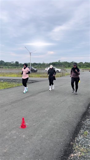 Run run 🏃‍♀️💨✨ #runninggirl #practicemakesperfect #running