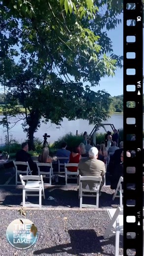 ✨ Lakeside Magic at The Estate at Eagle Lake ✨Experience one of South Jersey’s most breathtaking wedding venues. Where nature meets elegance 💍🌿 Our Lakeside Ceremony Area features theater-style multi leveled seating, giving every guest the perfect view as you say “I do” by the water 💒💧From stunning photo backdrops to peaceful lake views, this romantic setting is ideal for outdoor weddings, ceremonies, and receptions. If you’re searching for the best South Jersey wedding venue, Eagle Lake del