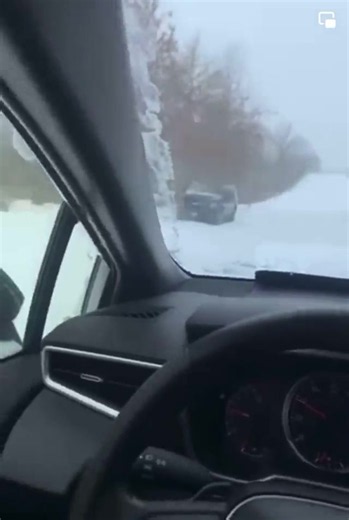 dylansdumbmemes (@dylansdumbmemes)’s video of driving in snow