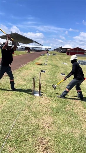 Two Builders Hitting Spikes Like A Metronome💪🏻