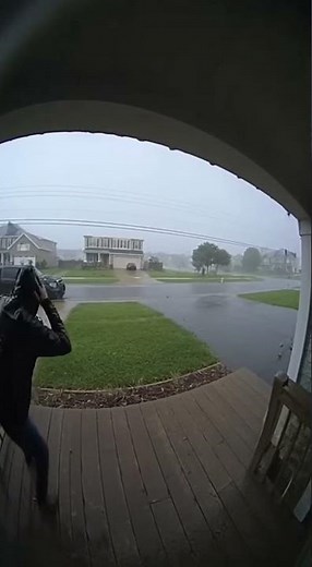 Straight-Line Winds Tear Roof Off Neighbor’s House | Incredible Storm Destruction in Action!